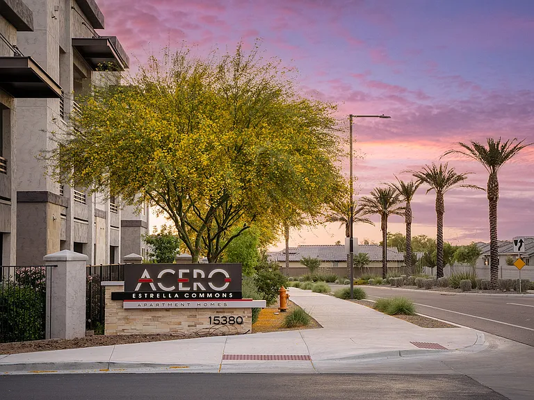 Acero Estrella Commons