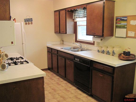 5th image of 233 Ann Dr