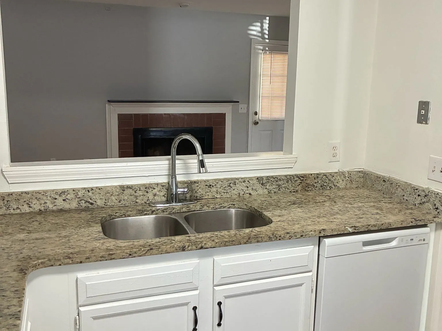 2 bed, $1,200 — Photo 2