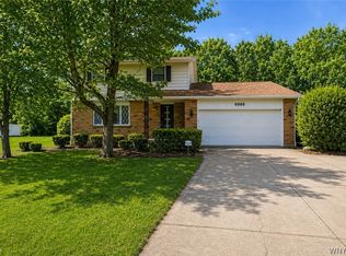 6888 Joanne Cir N, Niagara Falls, NY 14304