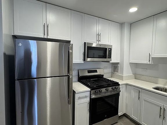 2nd image of 9745 Queens Blvd APT 601