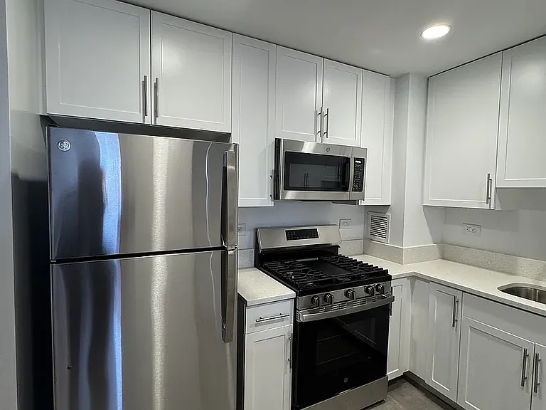 9745 Queens Blvd #601 — Photo 2
