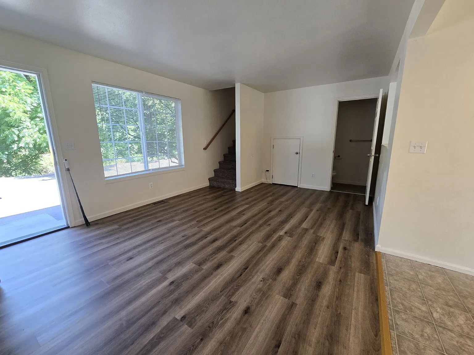 3 bed, 1.5 bath, 1042 sqft, $1,300 — Photo 3
