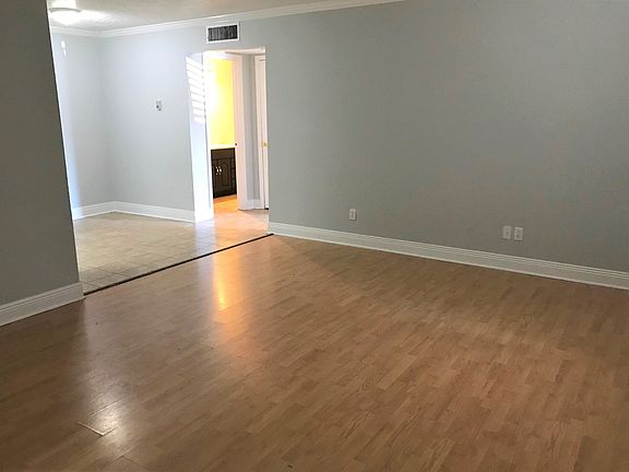3rd image of 520 E Lagrange St #4