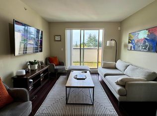 1239 Kingsway PENTHOUSE 3, Vancouver, BC V5V 3E2