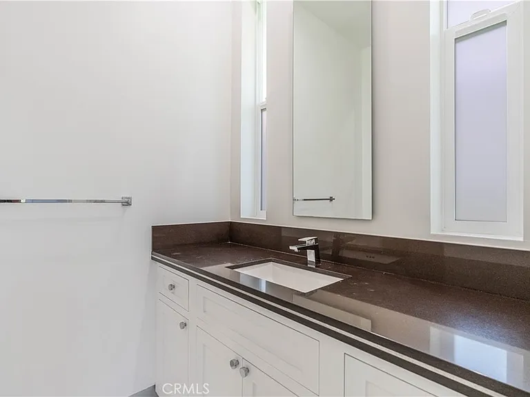 4435 Camellia — Photo 30