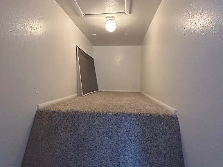 Main 819 S — Photo 28