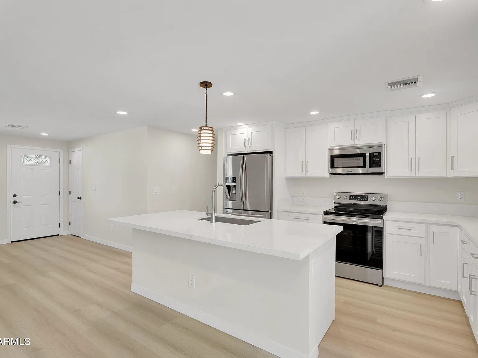 4 bed, 3.0 bath, 1639 sqft, $3,000 — Photo 4