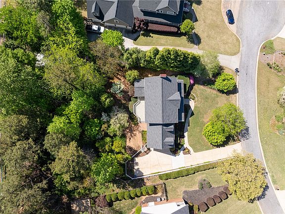 3rd image of 113 Ridgestone Dr