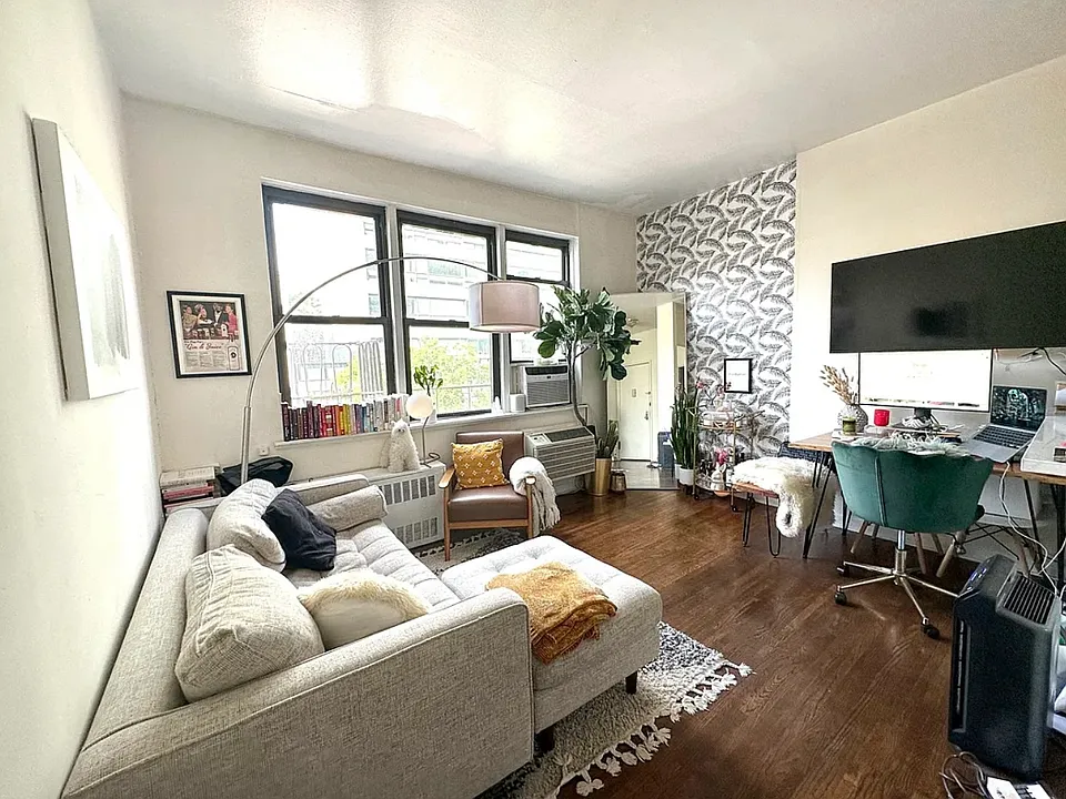 205 E 14th St #3B