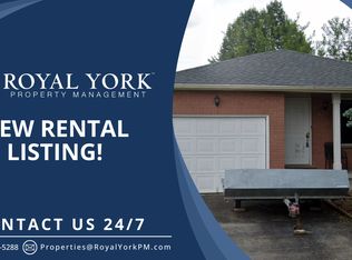 2 Pipers Green Ct, Kitchener, ON N2E3C6