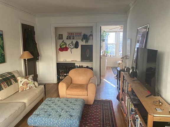2nd image of 5048 N Winchester Ave APT 2W