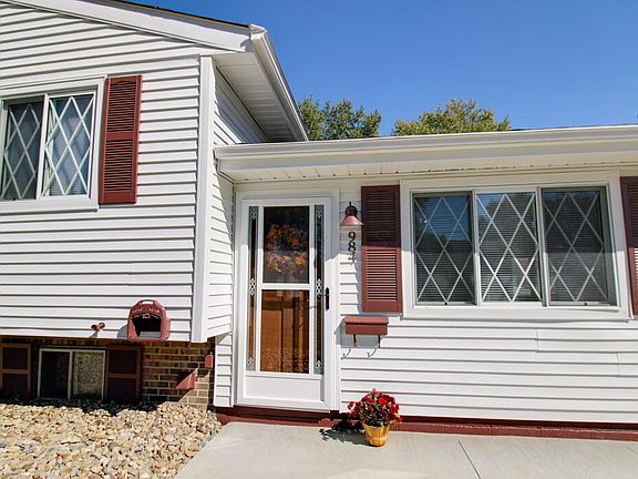 4th image of 984 Revere Dr