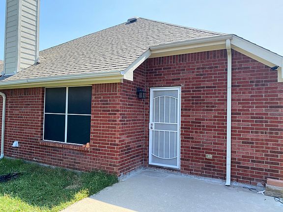 2nd image of 304 Brasher Ln