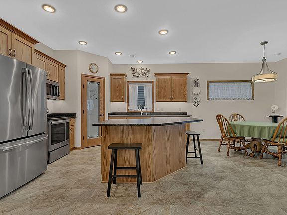 3rd image of 45 Waterford Ln