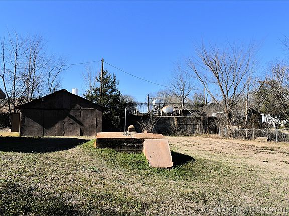 3rd image of 106 SE 2nd St