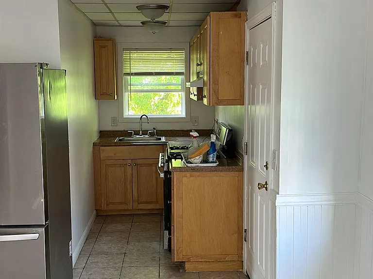 27 Ayr St #3 — Photo 7