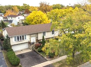 8069 Carlisle Dr, Hanover Park, IL