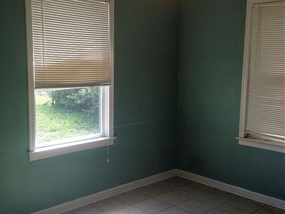3rd image of 115 S Longfellow Blvd