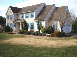 102 Ronway Dr, Avondale, PA 19311