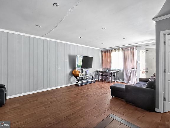 4th image of 7805 Oxman Rd