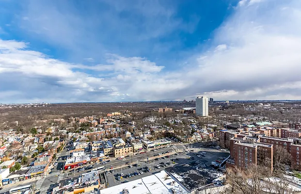 Sold by Re/Max In The City | media 27