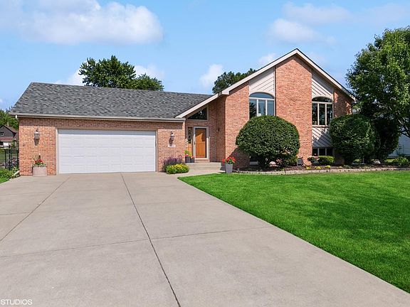 2nd image of 9441 E Oakridge Dr
