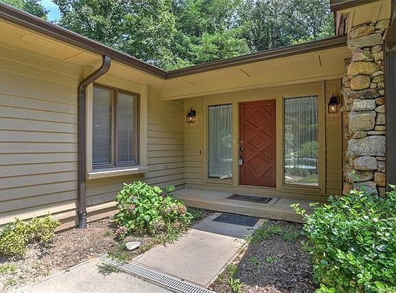 2nd image of 412 Jacamar Way