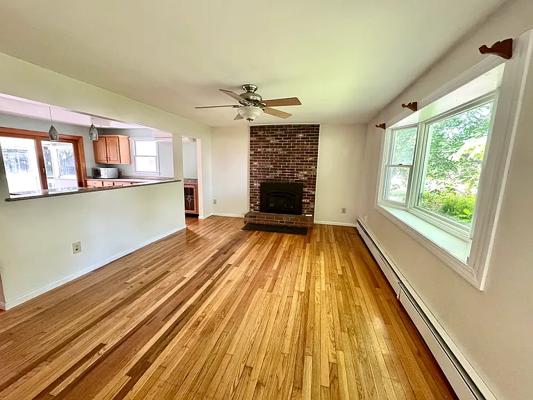 5 Barton Ln — Photo 6