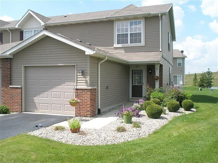 1st image of 889 Flagstone Dr
