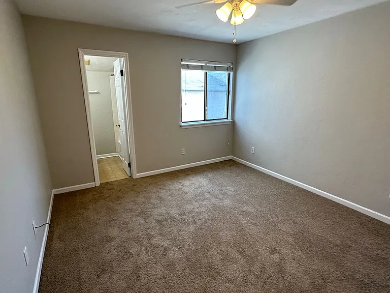 1317 Airport Dr #F13 — Photo 11