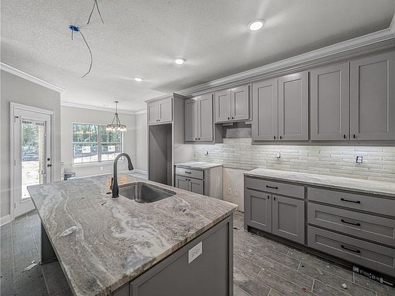 4th image of 18 Francis Ln