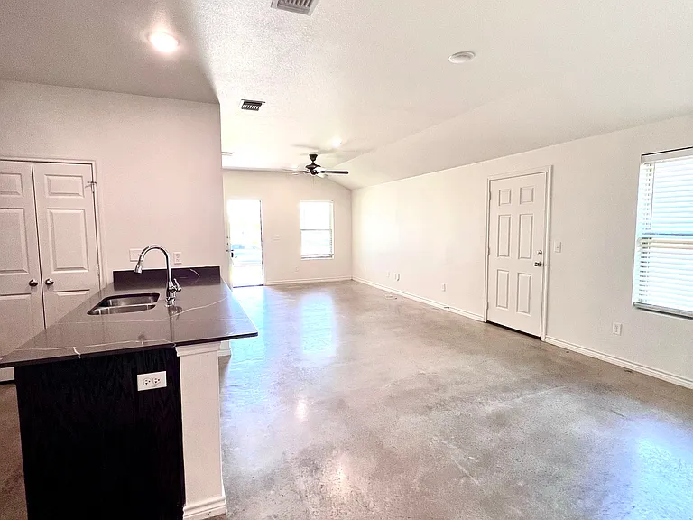 2313 Zanoletti Dr #B — Photo 26