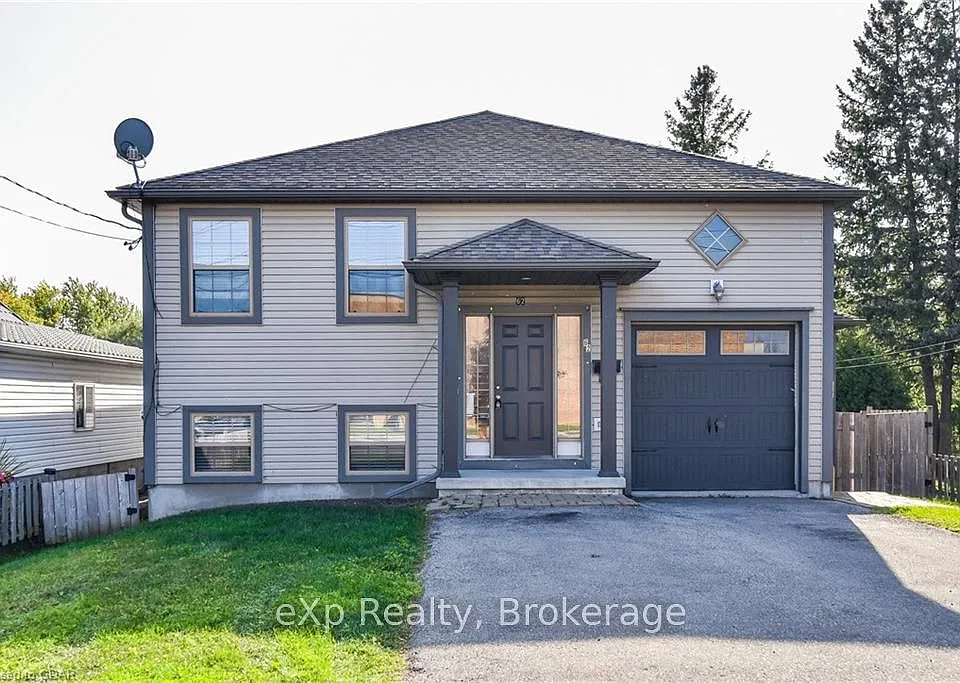 62 Victoria Rd N #UPPER