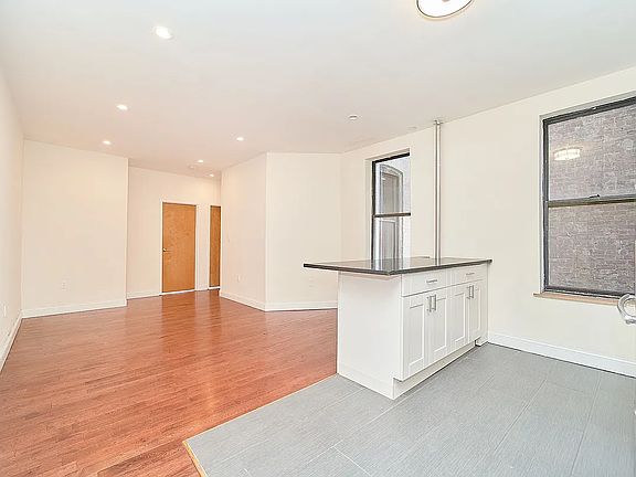 3rd image of 945 Saint Nicholas Ave APT 3A