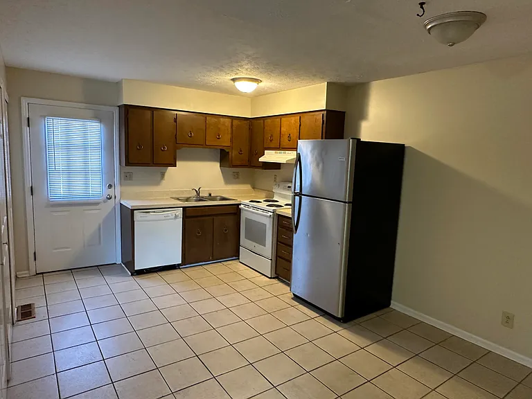 415 Ridgewood Ln #2 — Photo 4