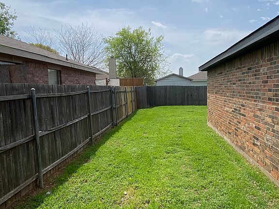 4th image of 1524 Lakeshore Dr