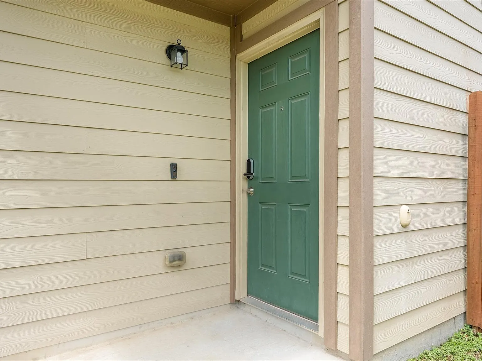 3 bed, 2.5 bath, 1658 sqft, $1,800 — Photo 3