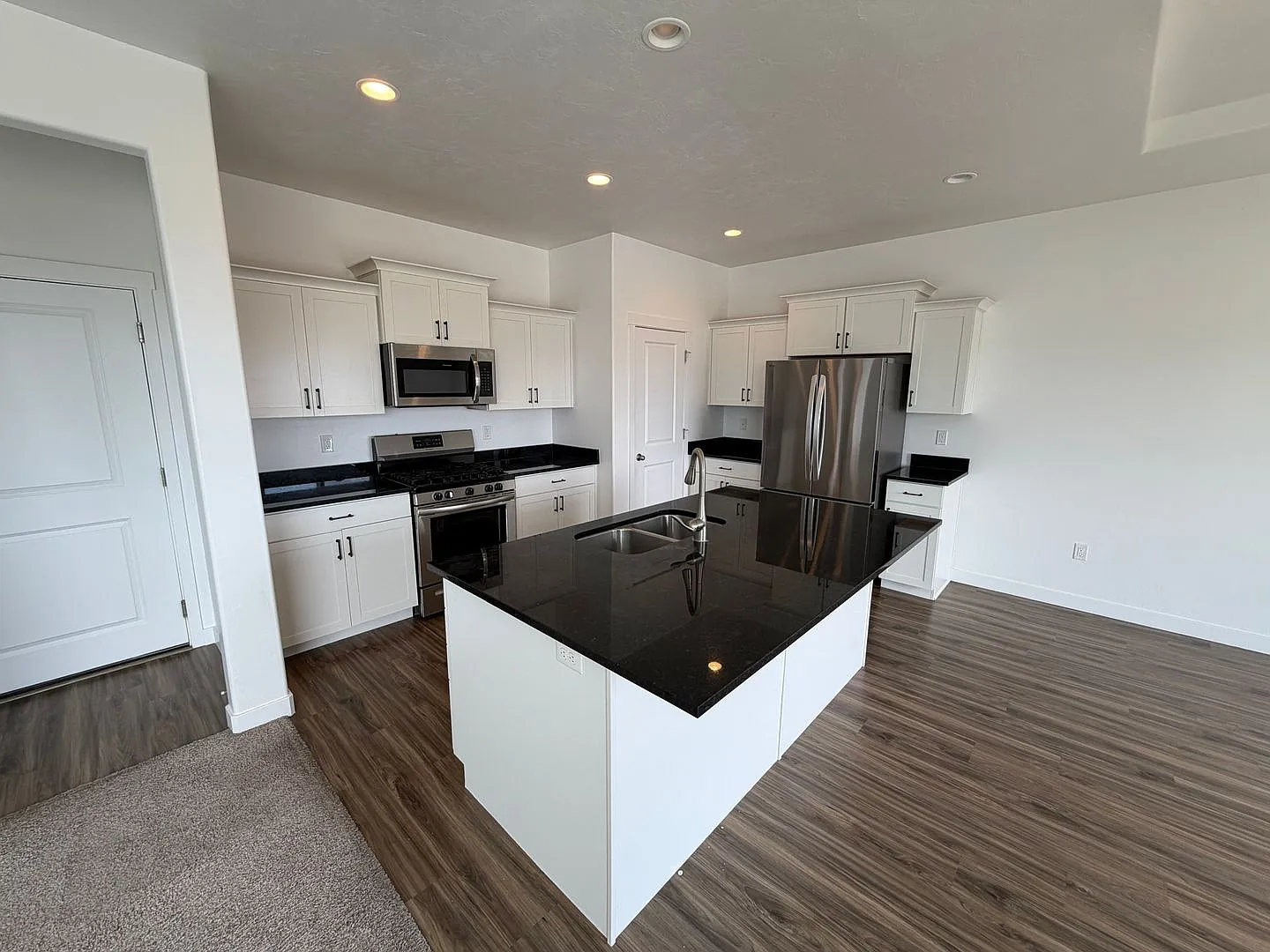 8285 N Lakeshore Drive — Photo 2