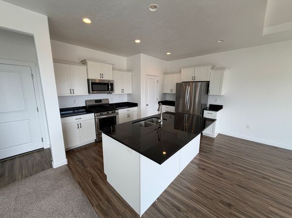 8285 N Lakeshore Dr