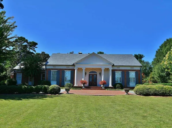 1571 Blue Ridge Dr NE, Gainesville, GA 30501