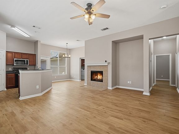4th image of 1051 Elm Dr