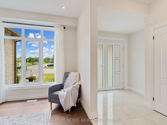 5th image of 878 Zaifman Cir