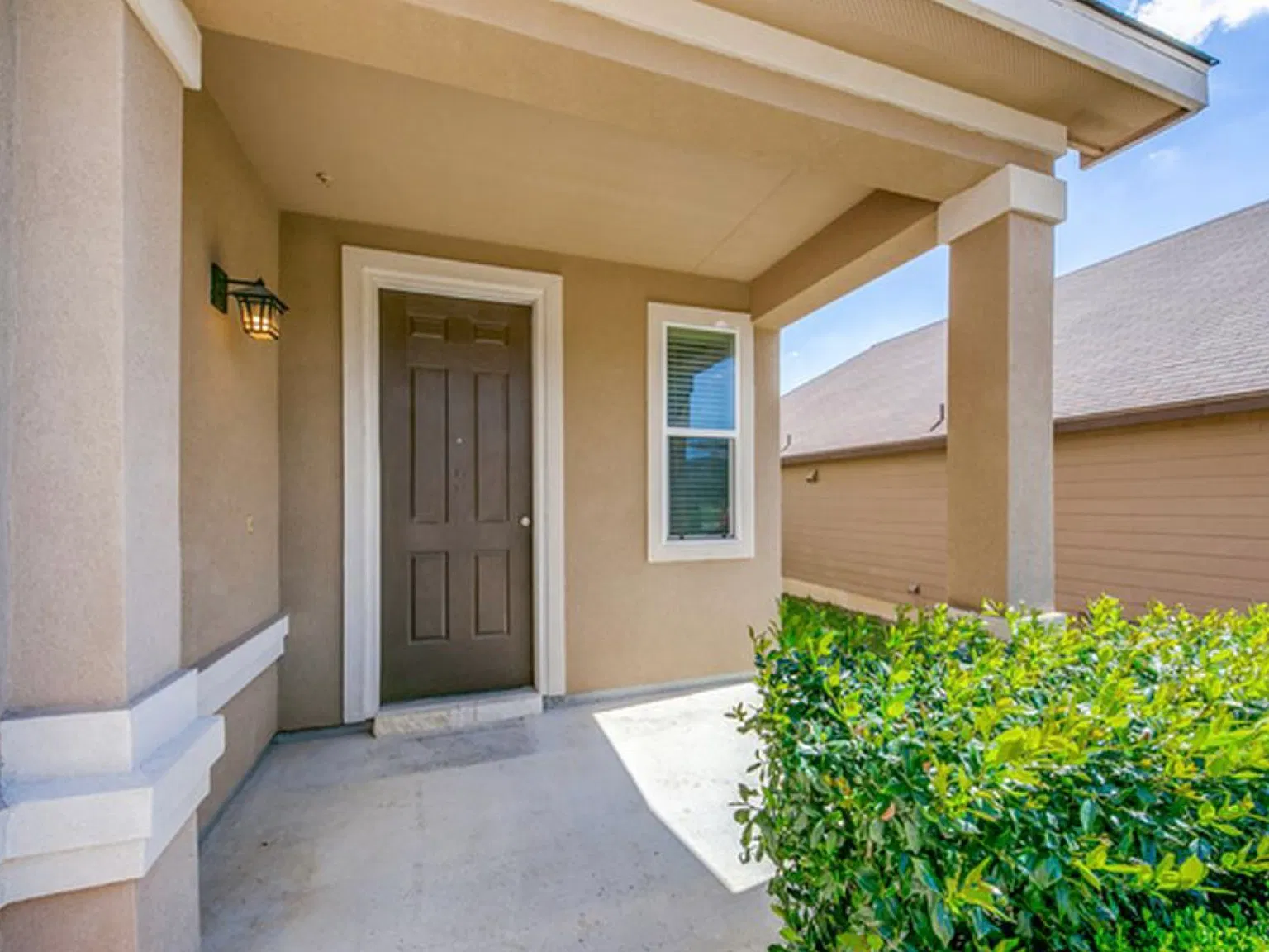 3 bed, 2.5 bath, 2245 sqft, $1,900 — Photo 3