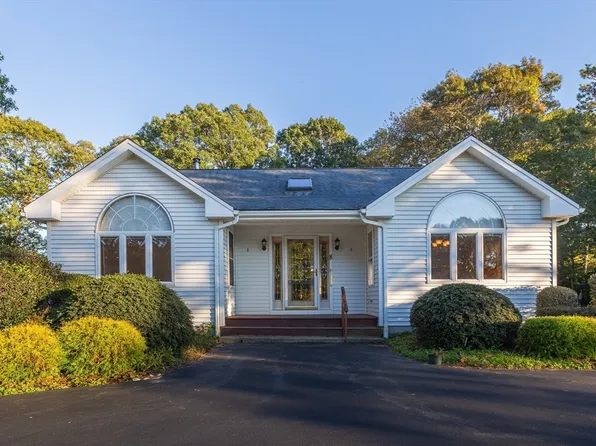 8 Plymouth Heights Rd, Bourne, MA 02532