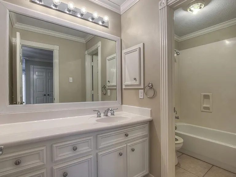10819 Lake Windcrest — Photo 33