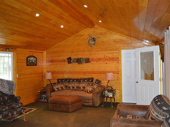 3rd image of 136 Devonshire Dr
