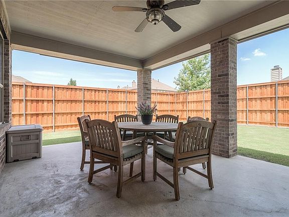 3rd image of 10524 Sexton Dr