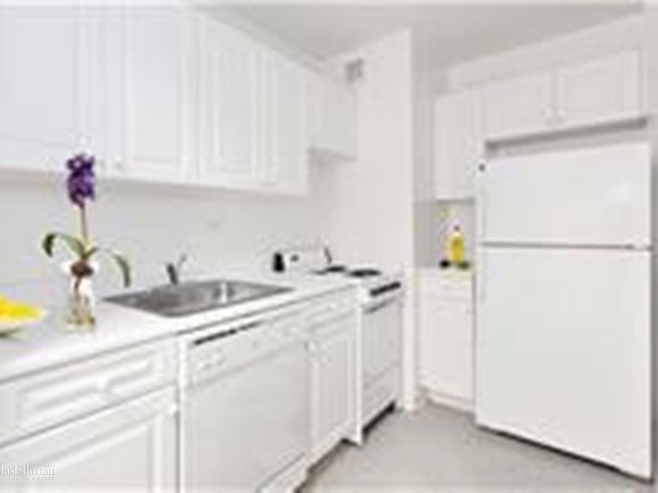 1st image of 50 W 34th St APT 5B2