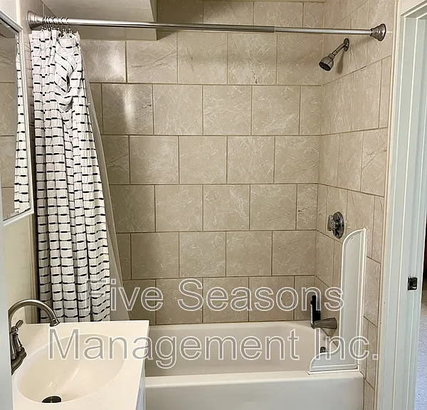 432 Colchester Ave — Photo 12